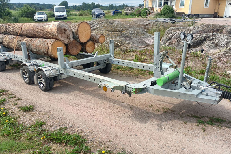 Flextrailer med timmer lastat